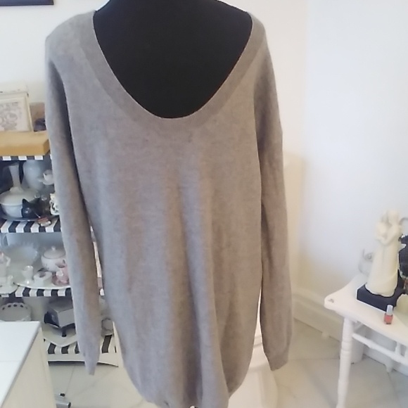 Babaon Large Cashmere Minimalistic Neutral Sweater Dress - Picture 3 of 4